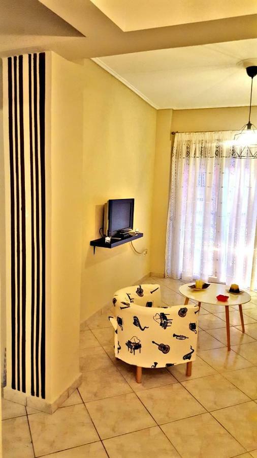Cozy And Minimal Apartment พีเรียส ภายนอก รูปภาพ