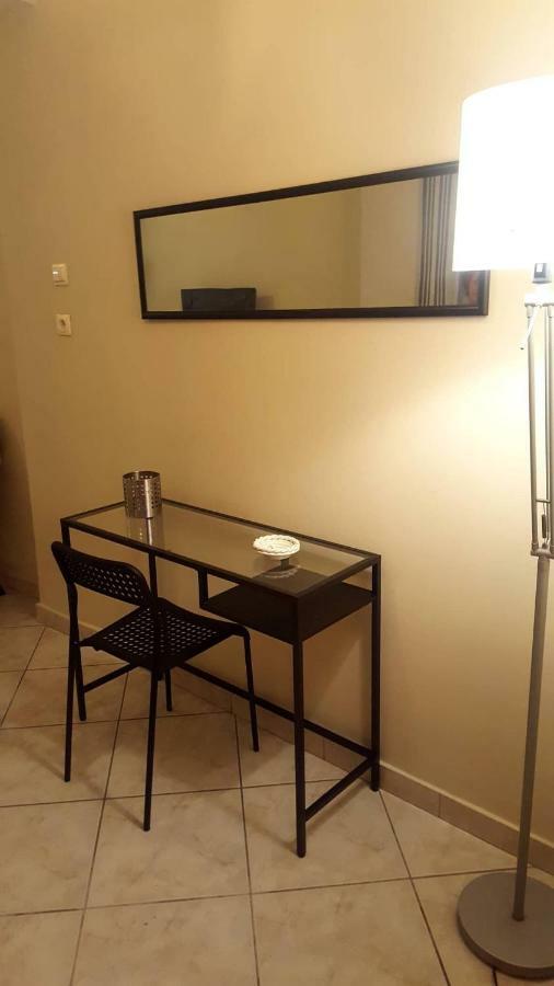 Cozy And Minimal Apartment พีเรียส ภายนอก รูปภาพ
