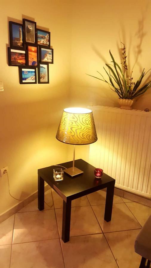 Cozy And Minimal Apartment พีเรียส ภายนอก รูปภาพ