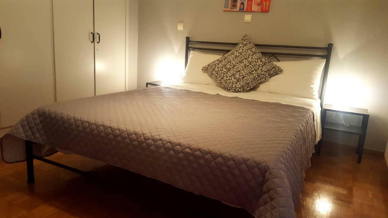 Cozy And Minimal Apartment พีเรียส ภายนอก รูปภาพ